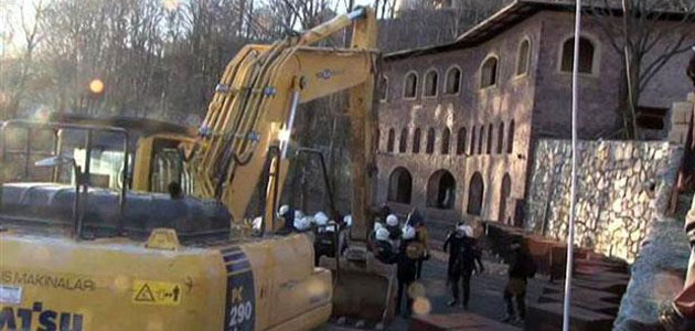 Mahmut Efendi Külliyesi yıkılıyor