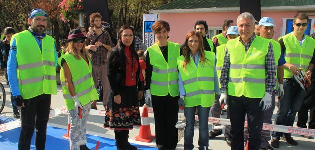 Filli Boya ve Kadıköy Belediyesi,  Bisiklet yolunu boyadı