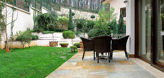 Tureks Stone karolarla bahçe-havuz dizaynı